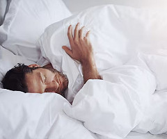 Dormir solo 4 horas y rendir al máximo: una nueva mutación genética podría explicarlo